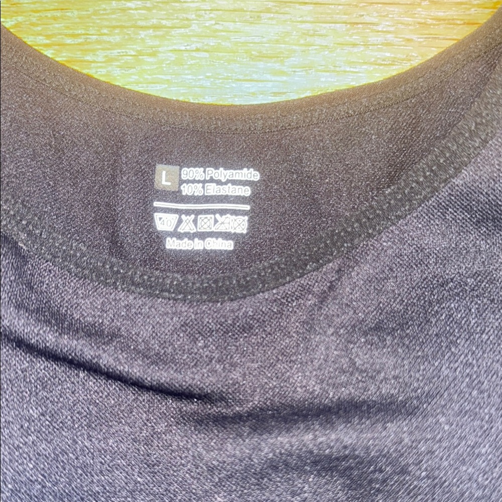 Elegant Black Sleeveless Tank Top - Picture 2 of 3